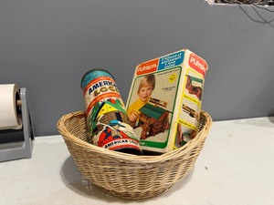 lot 46 image: Vintage Lincoln Logs and American Logs