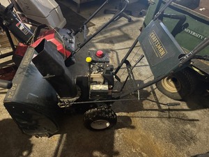 lot 9 image: Craftsman Snowblower - Electric Start