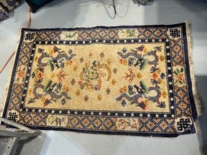 lot 71 image: Vintage Chinese Rug