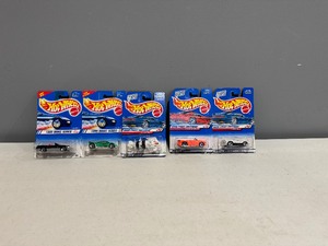 lot 96 image: Hot Wheels- Three1998 First Editions, Two 1995 Model Series
