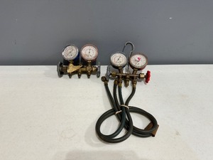 lot 98 image: Two Regulator Gages