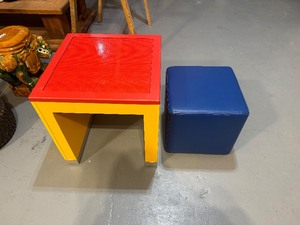 lot 10 image: Lego Table and Cushioned Chair
