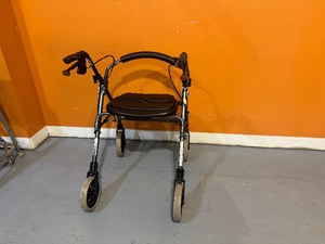 lot 12 image: NOV Cruiser DLX Walker Blue