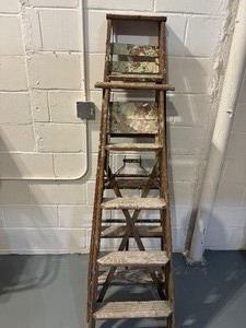 lot 19 image: Two Wooden Ladders - One Four Step, One Five Step