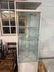 lot 23 image: Display Case - Center Cylinder Rotates