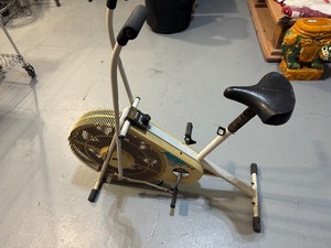 lot 25 image: Aero 750 Variable Resistance Electronic Ergometer