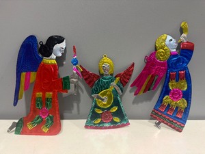 lot 56 image: Vintage Mexican Tin Art Christmas Angels