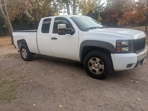 lot 1 image: 2008 Chevy Pickup