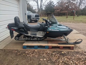 lot 6 image: 2004 Polaris Frontier Snowmobile