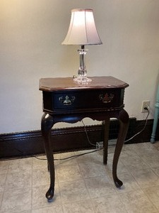 lot 15 image: Side Table with Drawer and Small Table Lamp
