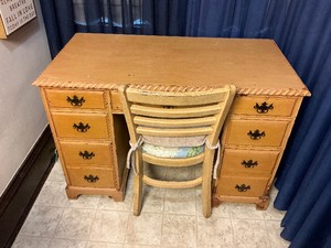 lot 17 image: Vintage Wood Desk with Chair