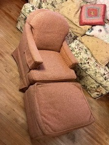 lot 22 image: Arm Chair with Ottoman with Wheels