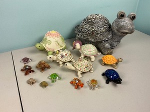 lot 35 image: Turtle Collection Home Dcor Lot