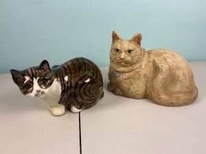 lot 37 image: Two Cats Home Dcor Figures