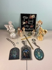 lot 39 image: Religious Lot