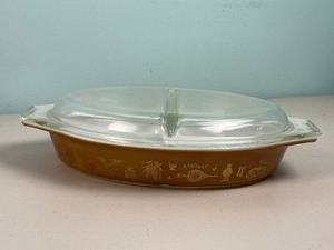 lot 44 image: Early American Divided Casserole Pyrex Dish
