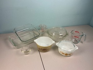 lot 45 image: Pyrex Glass Baking Dishes and Measuring Cups