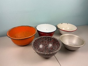 lot 49 image: Texas Ware Bowl with Enamel Bowls