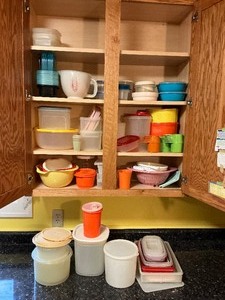 lot 59 image: Vintage Tupperware Container Lot
