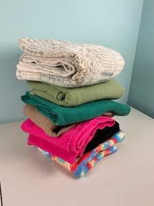 lot 83 image: Throw Blanket Lot #2