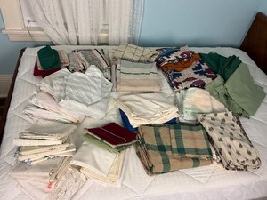 lot 87 image: Full Size Bed Sheet Sets with Pillow Cases Lot #2