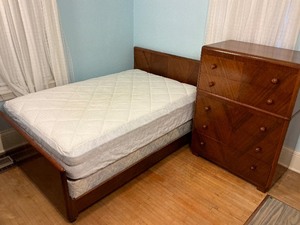 lot 1 image: Great Condition & Clean Vintage Three Piece Bedroom Set - Full Size Bed, Dresser, Vanity