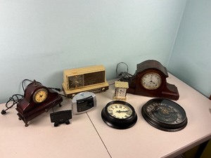 lot 92 image: Clock Lot
