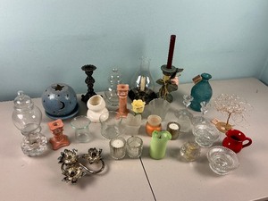 lot 99 image: Candle Holder Lot