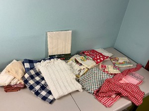lot 122 image: Linens, Towels and Aprons