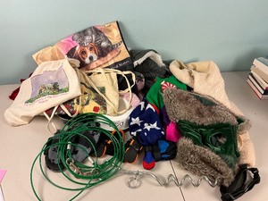 lot 129 image: Dog Item Lot
