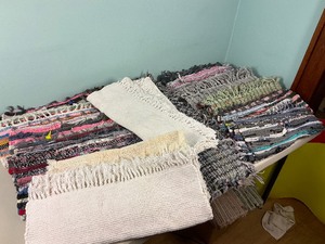 lot 137 image: Large Rug Lot