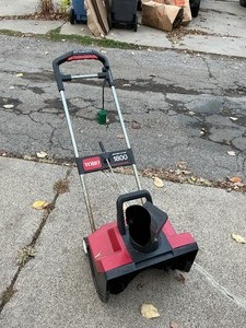 lot 140 image: Toro Power Curve 1800 Snow Blower Thrower
