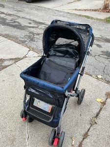 lot 141 image: HPZ Pet Stroller
