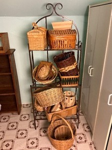 lot 184 image: Wire Rack with Wicker Basket Collection