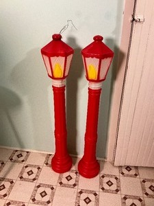 lot 189 image: Pair of Blow Mold Christmas Street Lights