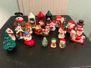 lot 201 image: Vintage Christmas Candle Lot