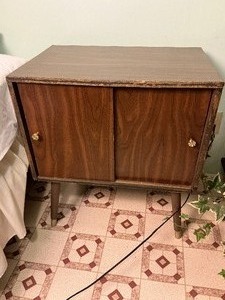 lot 203 image: Small Vintage Side Table