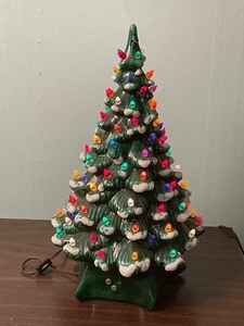 lot 3 image: Vintage Ceramic Christmas Tree