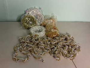 lot 210 image: Christmas Tree Garland