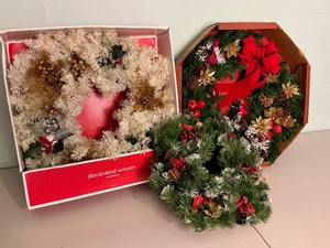 lot 213 image: Three Christmas Wreaths