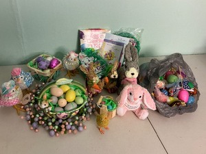 lot 223 image: Easter Egg Home Dcor Lot