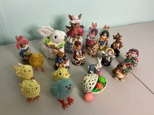 lot 224 image: Easter Figure Home Dcor Lot