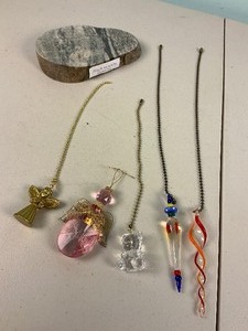 lot 303 image: 5 Pull Chain Charms Plus Granite