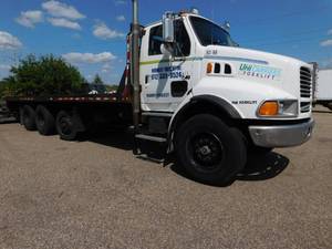 lot 5A image: 1998 Ford COH Truck - Rollback Bed with Winch