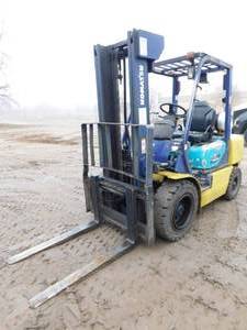 lot 4 image: 2001 Komatsu FG30HT-12 LP Forklift