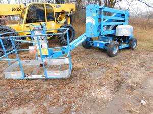 lot 13 image: 1997 Genie Z4522 Boom Lift - For Parts or Repair