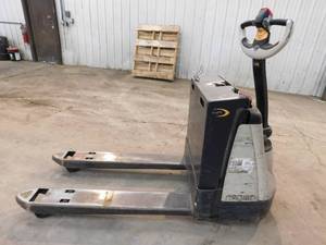lot 19 image: Crown WP30 35-45 Electric Pallet Jack