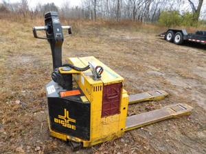 lot 20 image: Big Joe PTW40 Pallet Jack - For Parts or Repair