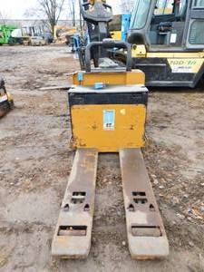 lot 21 image: 2013 Big Joe WRT-60-2748 Walkie  Ryder Pallet Jack - For Parts or Repair