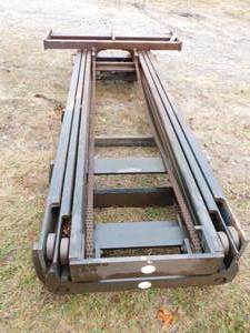 lot 28 image: 22 Tractor Lift Mast